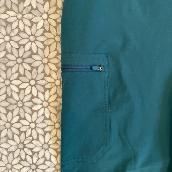 Women's Figs Yola FionLite Skinny Scrub Pants in Caribbean Blue, Size M - Picture 2 of 10